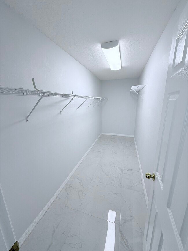 Building Photo - 3046 Bay Laurel Cir N