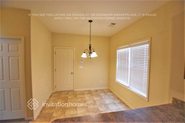 Building Photo - 2560 Freemont St