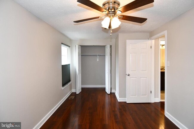 Building Photo - 1586 Pin Oak Dr