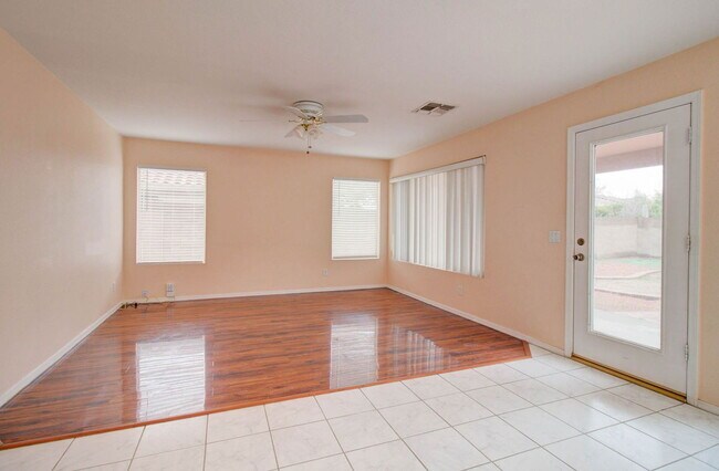 Building Photo - 1350 W Pelican Ct