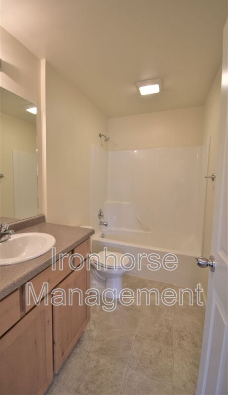 Building Photo - 807 W Villard St