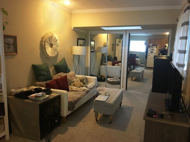 Building Photo - 206 Ross Valley Dr