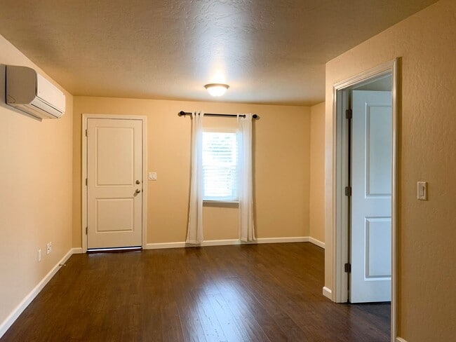 Building Photo - 1 Bedroom Casita Near Downtown Hollister