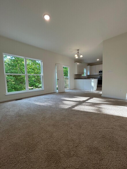 Building Photo - 463 Sweetgrass Dr
