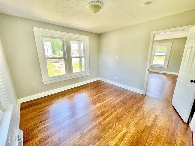 Building Photo - Cute 3 Bed 1 Bath Home Near UNCG!!