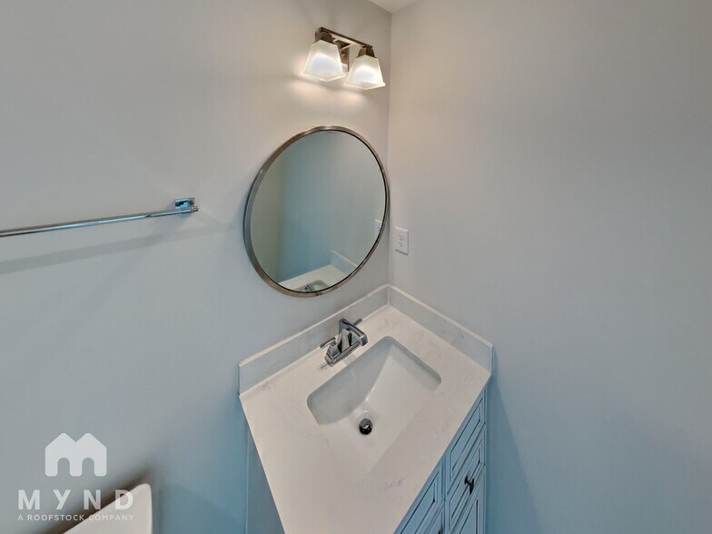 Building Photo - 432 W Tremont Ave