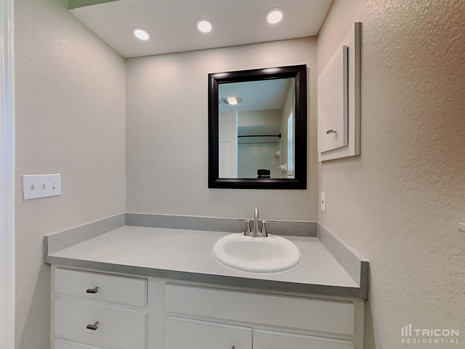 Building Photo - 3598 N Biscayne Dr