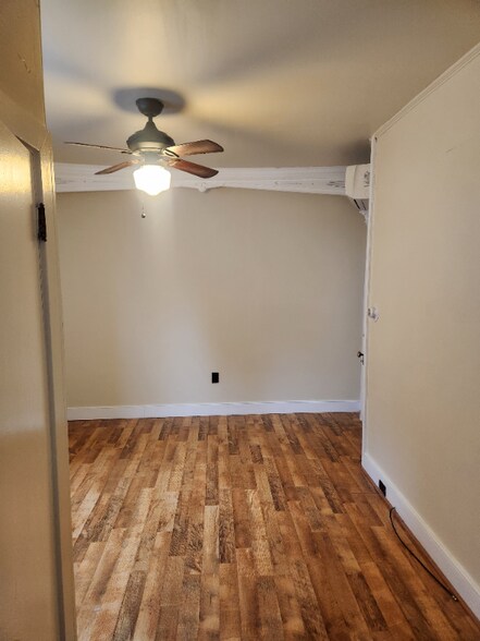 Building Photo - 119 S River St