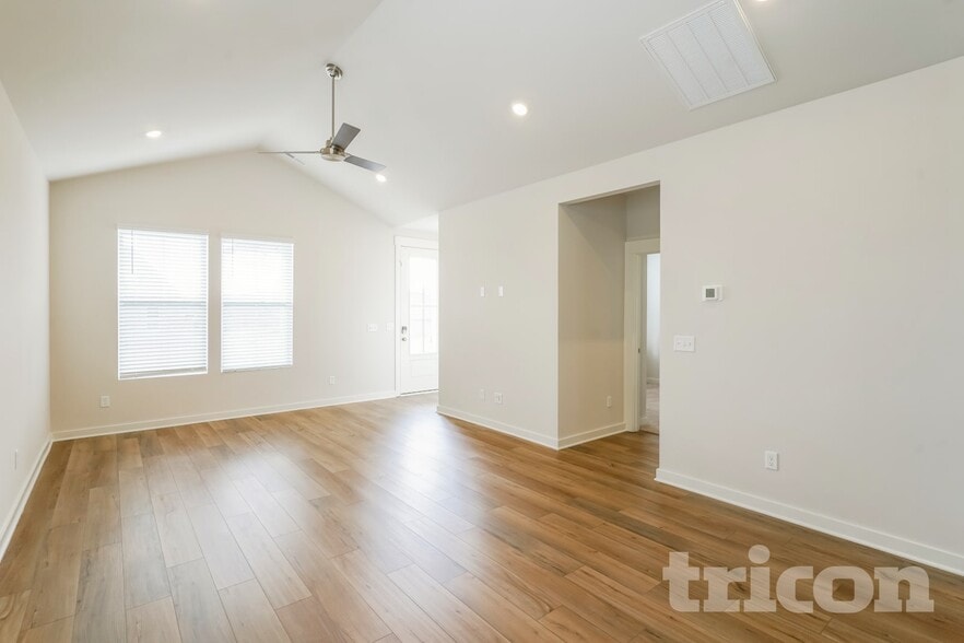 Building Photo - 6201 Calmus Ct