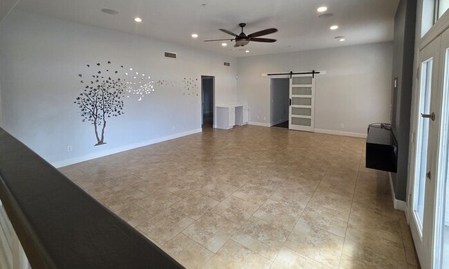 Building Photo - Stunning Resort style Home 5-bedroom Pool/Spa