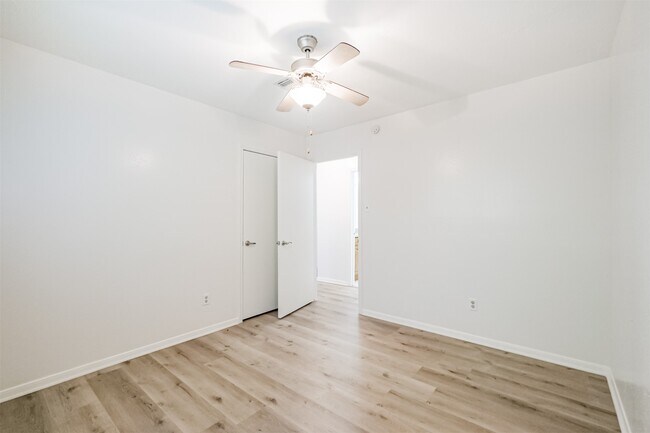 Building Photo - 2815 Arrowhead Dr