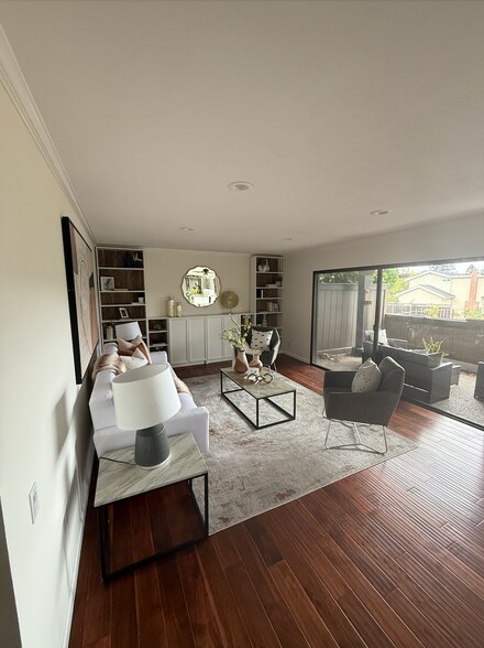 Building Photo - 3372 La Mesa Dr