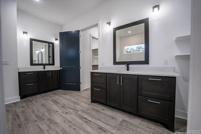 Building Photo - Modern Masterpiece in Canyon Lake