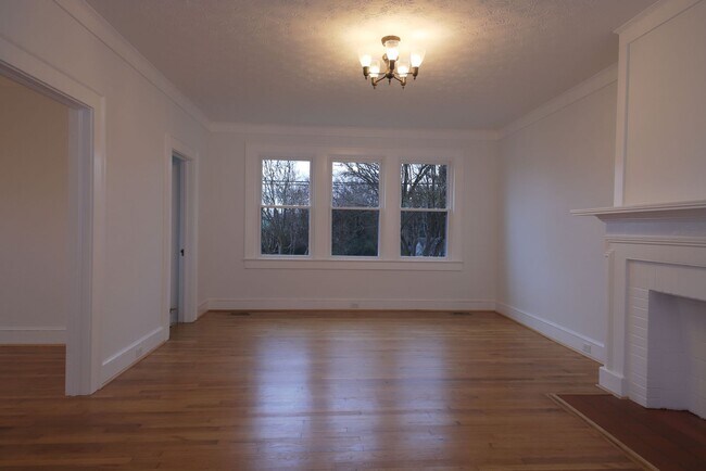 Building Photo - Charming Downtown Home