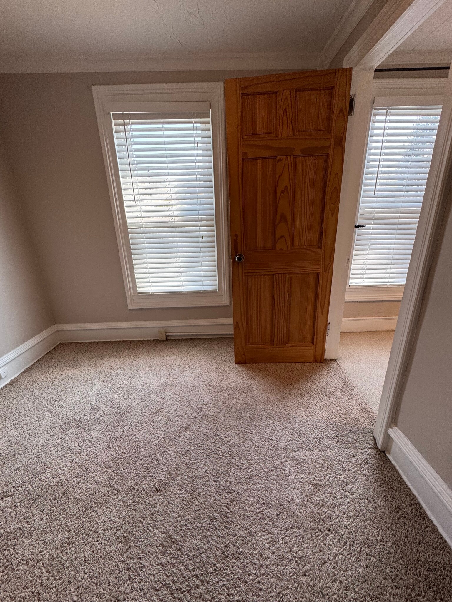 Building Photo - 1402 S State St