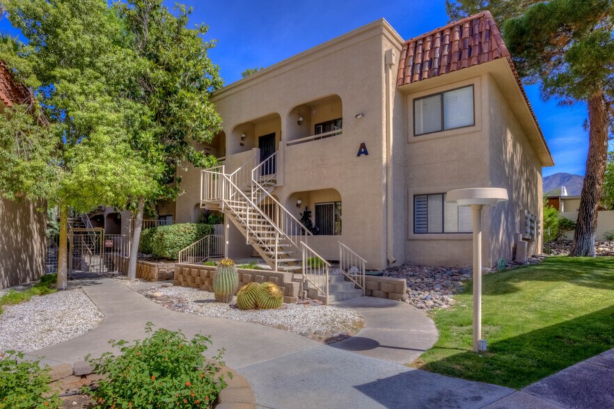 Building Photo - 5750 N Camino Esplendora