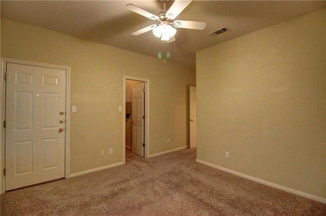 Building Photo - 2920 Thrushwood Dr