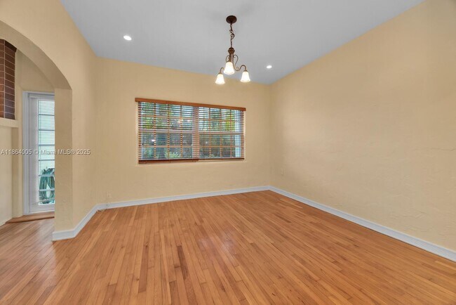 Building Photo - 46 Montilla Ave