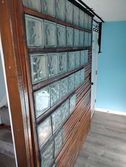 Building Photo - 213 Pleasant St