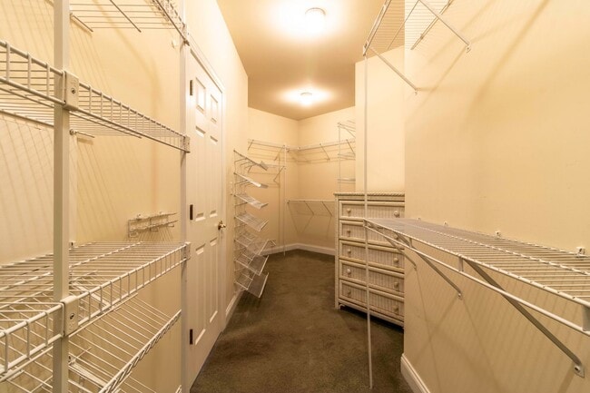 Building Photo - SHORT TERM - FURNISHED OR UNFURNISHED - SINGLE FAMILY - RBYCC