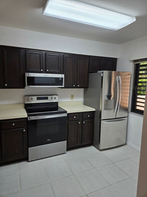 Building Photo - 5196 Lake Village Dr