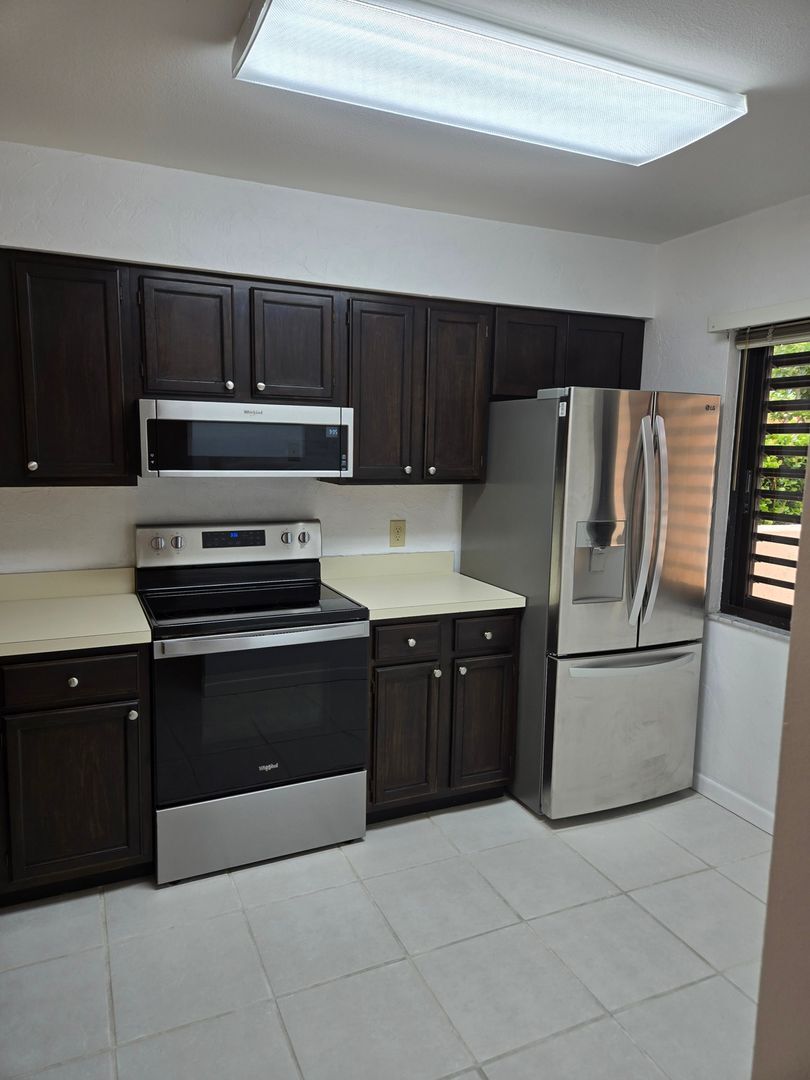 Building Photo - 5196 Lake Village Dr