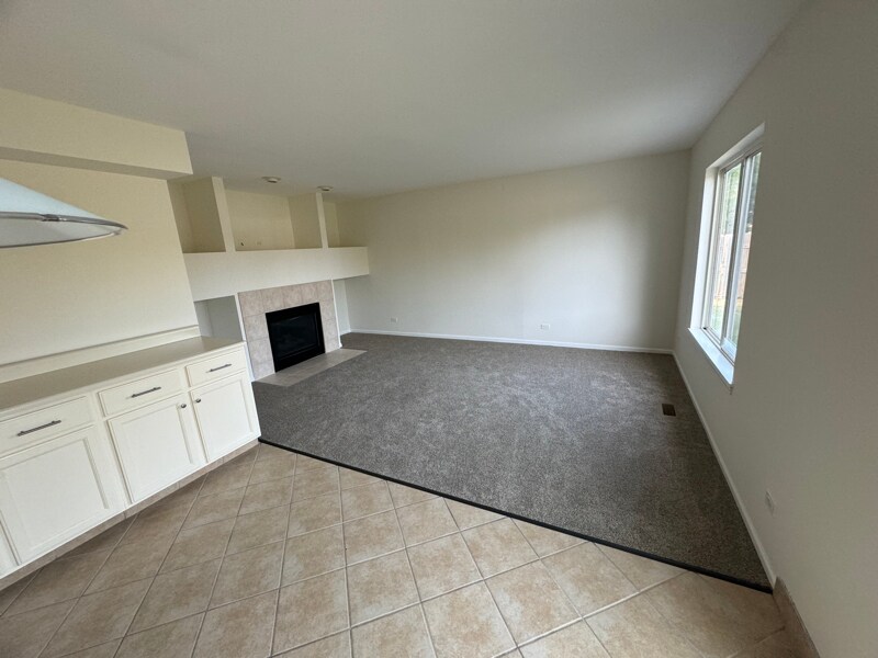 Building Photo - 6 Lansbury Ct