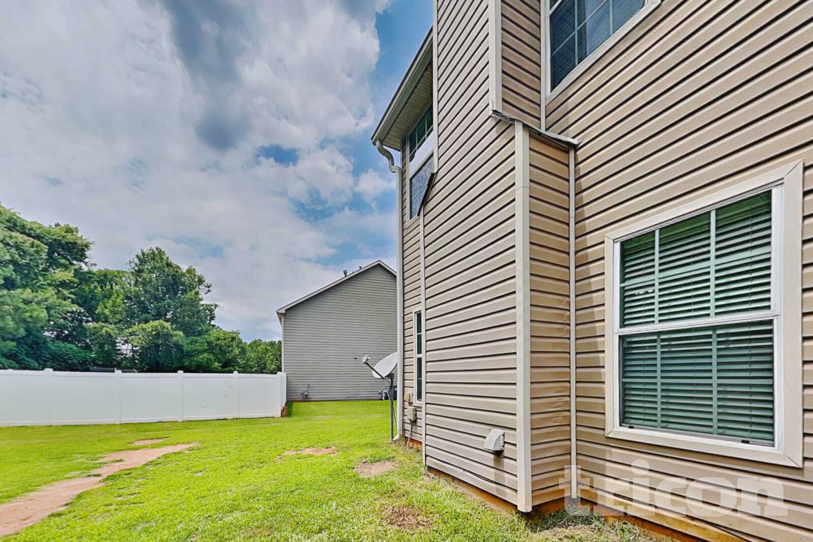 Building Photo - 30 Silver Willow Walk