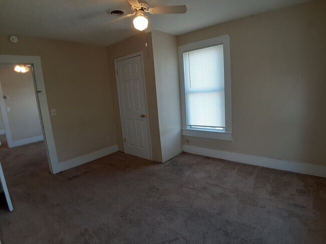 Building Photo - 204 Bolling St