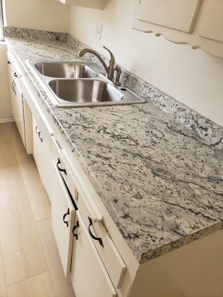 Building Photo - 1713 Scott Rd