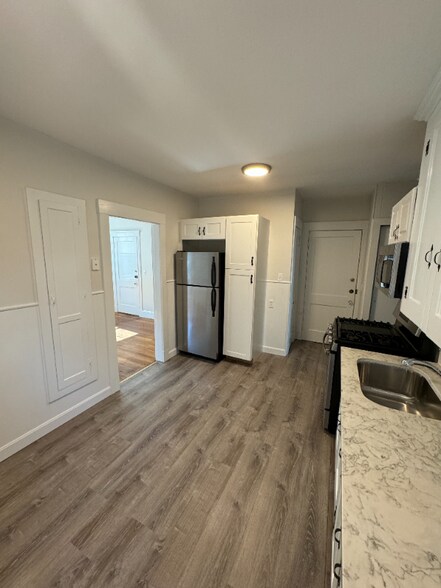 Building Photo - 17 Pickman St