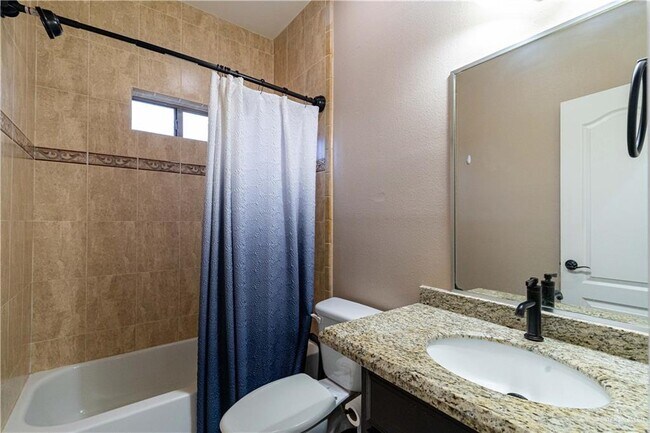 Building Photo - 824 Pine Lake Cir