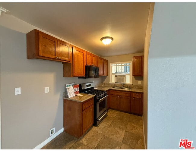Building Photo - 4045 W 28th St