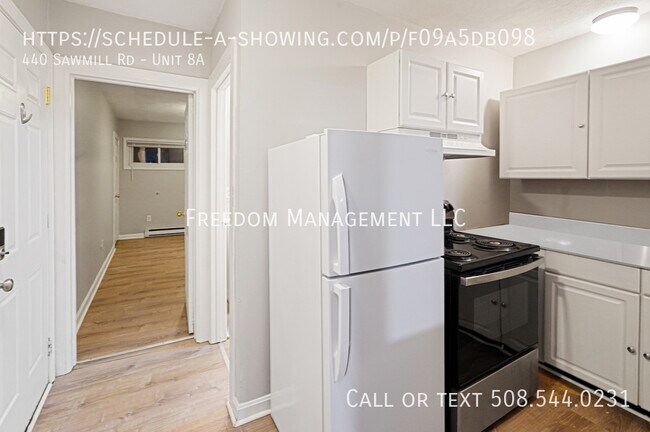 Building Photo - 440 Sawmill Rd