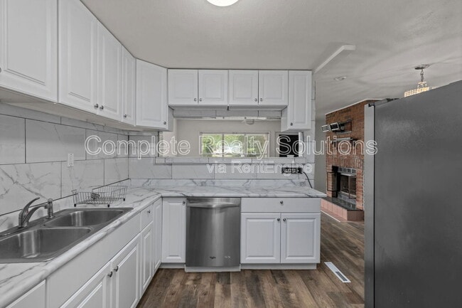 Building Photo - 1736 Nemnich Rd