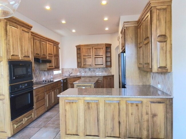 Building Photo - High Desert Home