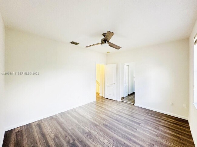 Building Photo - 202 Riverwalk Cir