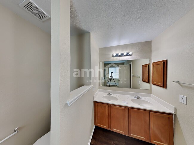 Building Photo - 24707 Hickory Meadow