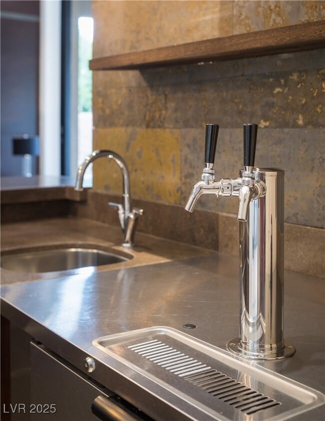 Building Photo - 1501 Foothills Village Dr