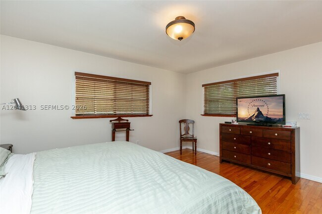 Building Photo - 5760 SW 51st St