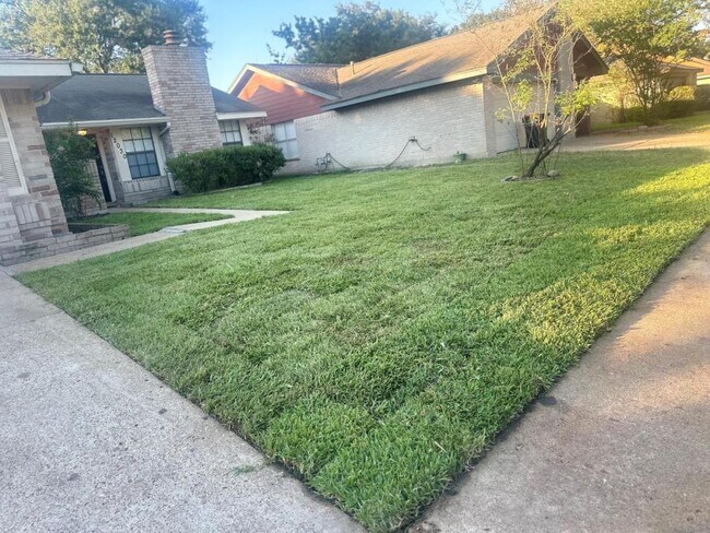 Primary Photo - 12030 Hedgegate Dr