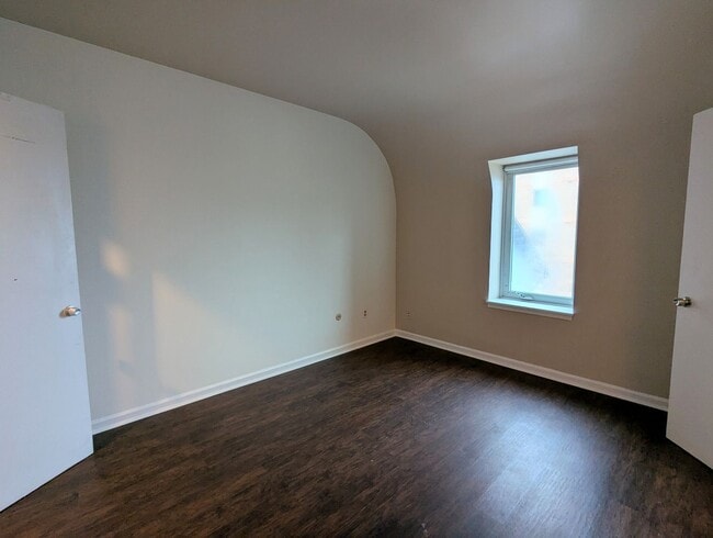 Building Photo - 2 Bedroom 1 Bathroom Loft Apartment (Shadyside)