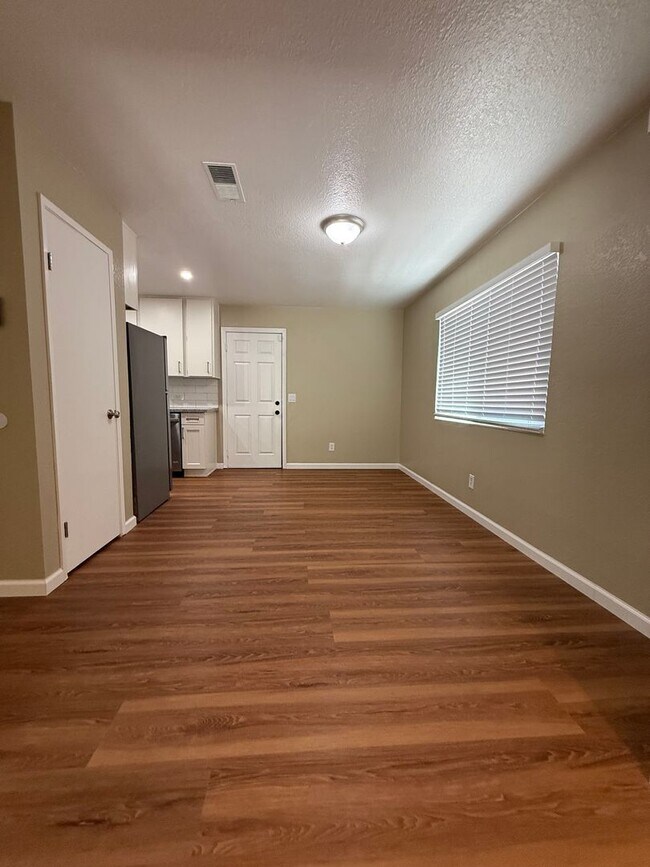 Building Photo - *Beautifully Updated 4 Bedroom, 2 Bathroom Home in Fairfield!*