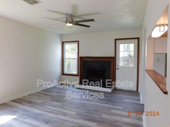 Building Photo - 1461 Thamesford Dr