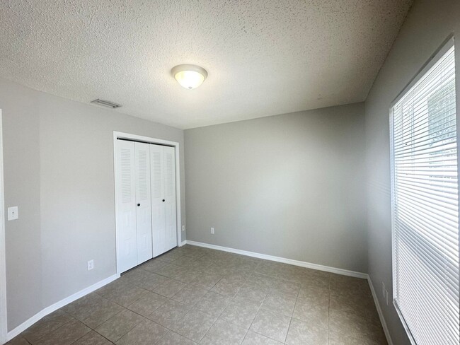 Building Photo - Charming 2-Bedroom Townhome with Bonus Roo...
