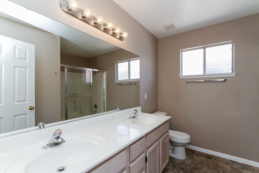 Building Photo - 334 Oak Canyon Dr