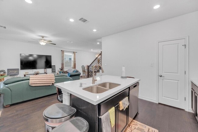 Building Photo - 112 Gracie Wy