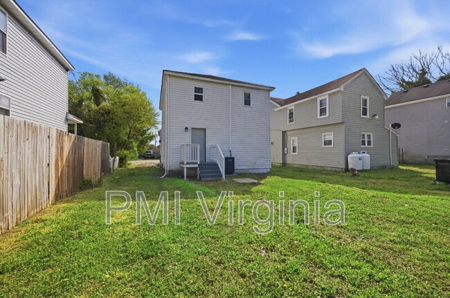 Building Photo - 307 N 4th St