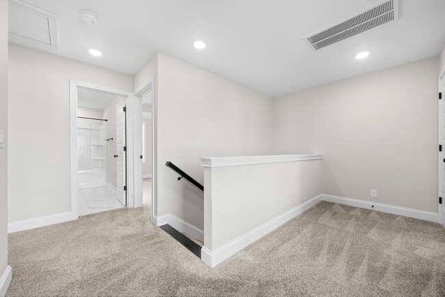 Building Photo - 3 Bedroom 2 1/2 Bath Dog Friendly Home For Rent!