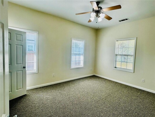 Building Photo - 9 Victory St